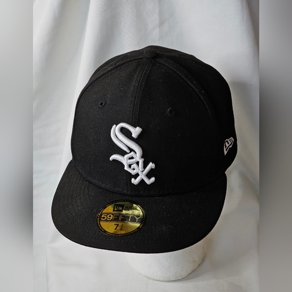 Chicago White Sox New Era 59Fifty Fitted 7 3/8 Hat Baseball On-Field Cap Black - Picture 1 of 11